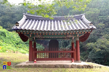 용인 서봉사지 현오국사탑비 비각 정면