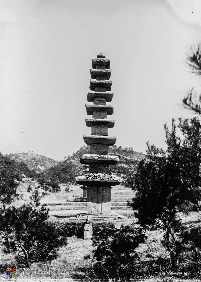 화순 운주사 구층석탑