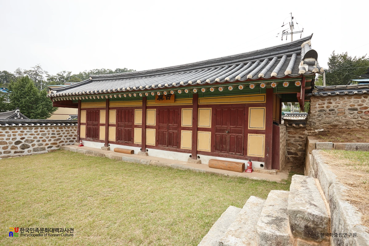 강화향교 중 서무 정측면