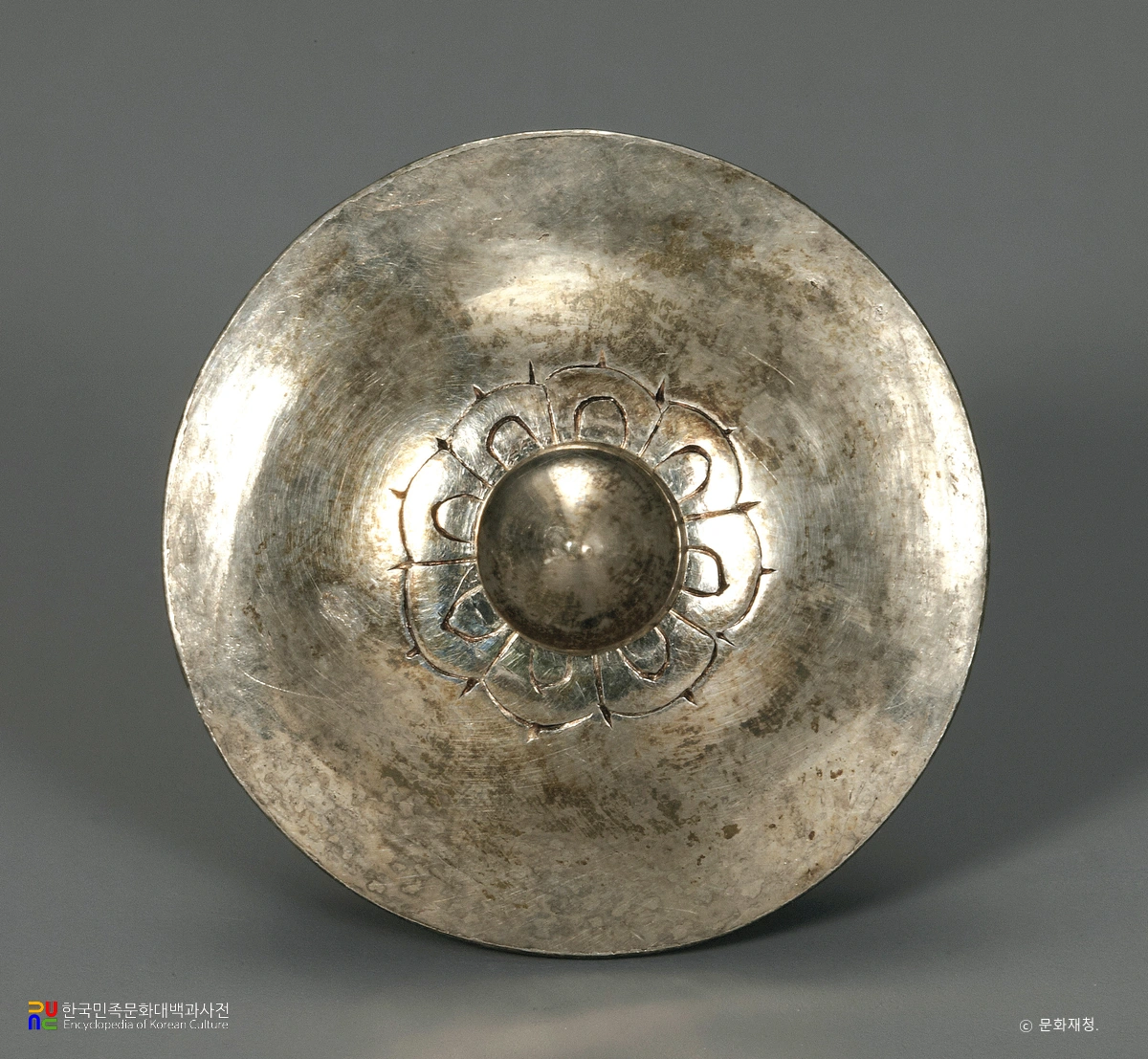 부여 왕흥사지 사리기 일괄 중 은제사리호의 뚜껑