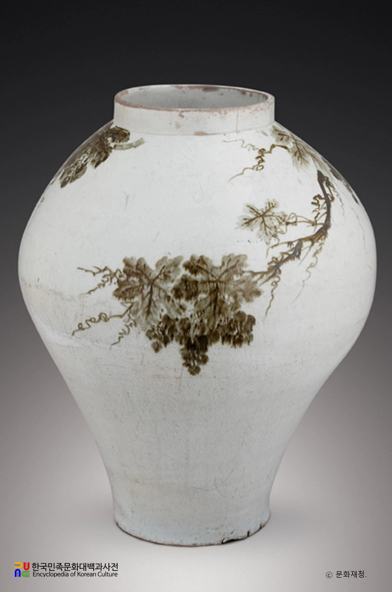 백자 철화포도문 항아리