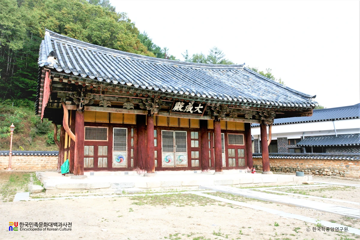 장수향교 대성전 정측면