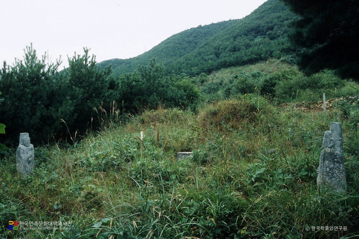 김해 능동 석인상 및 상석