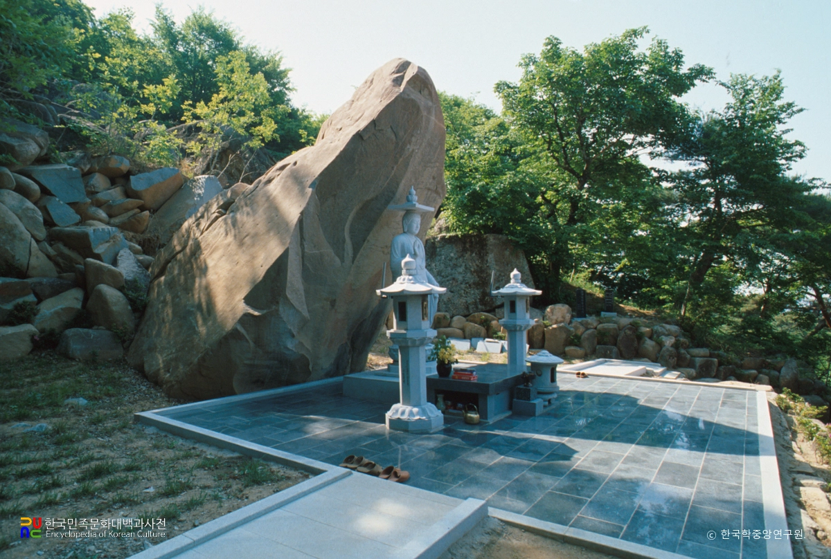 밀양 만어사 미륵바위 전경