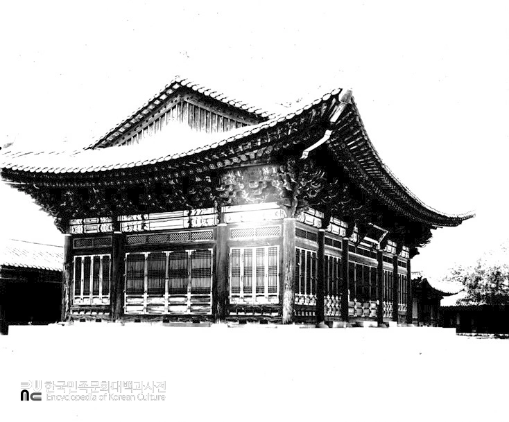 서울 경복궁 사정전 우측면