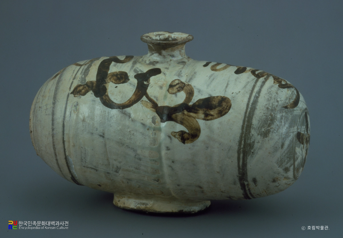 분청사기 철화 당초문 장군