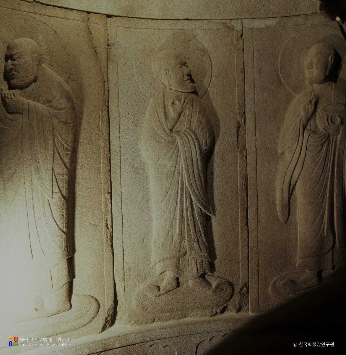 경주 석굴암 석굴 중 십대제자 수보리, 가전연, 아난타