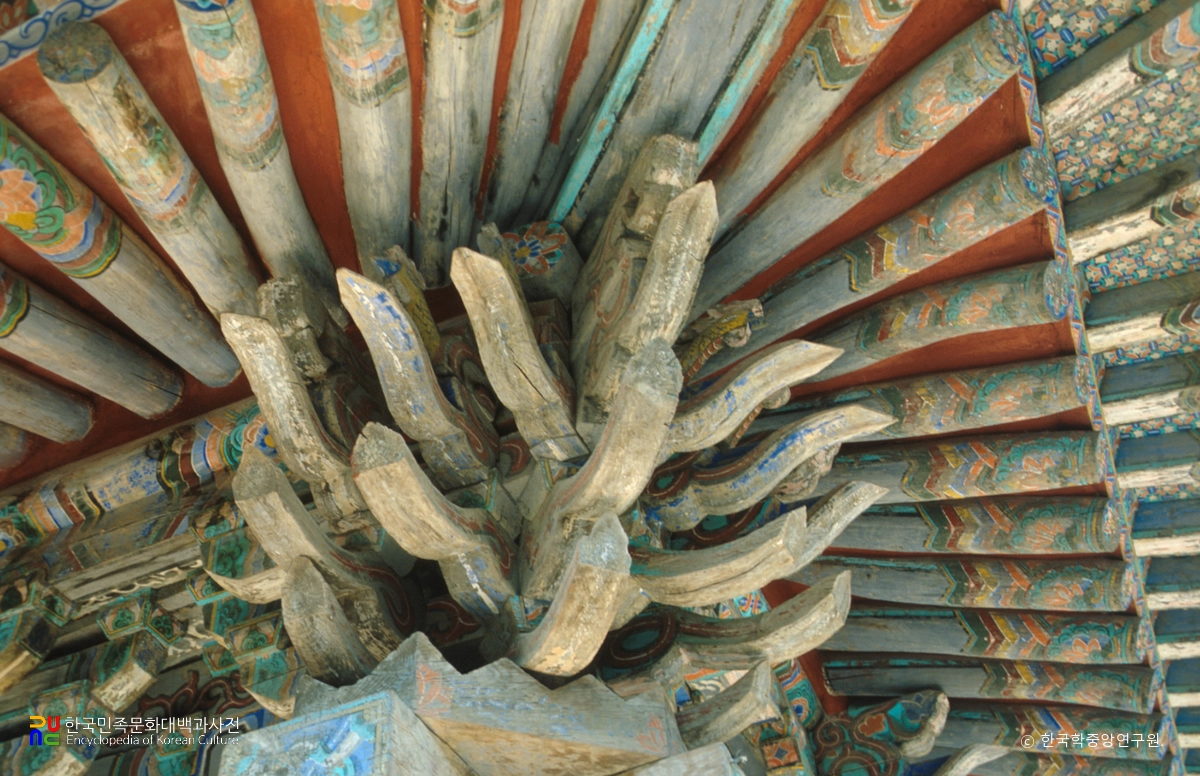 경남 고성 옥천사 대웅전 귀공포