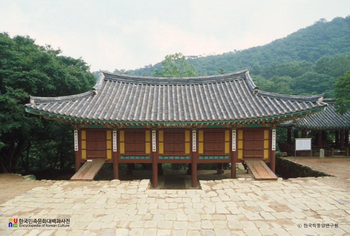 강화 전등사 중 대조루 후면