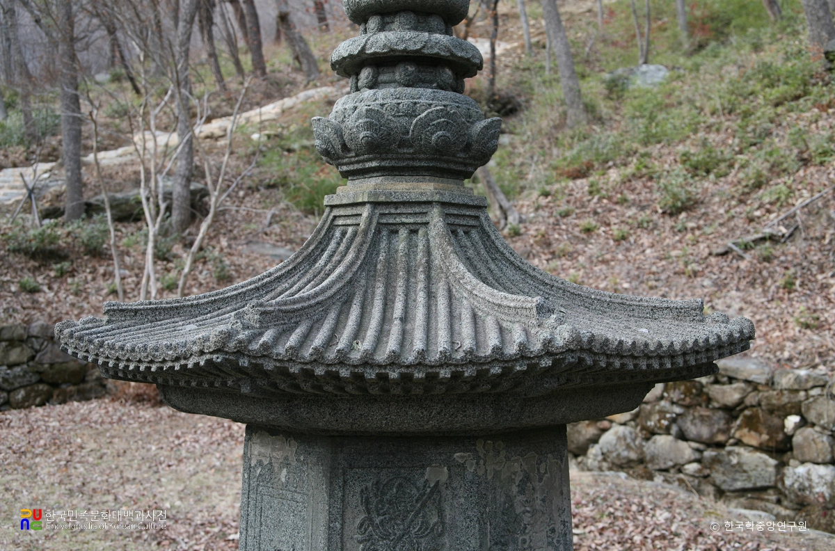 구례 연곡사 동 승탑 중 옥개석 좌측면