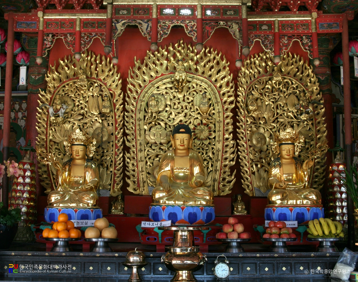 남양주 흥국사 대웅보전 목조 석가삼존불 좌상