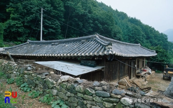 제천 중전리 고가 정측면