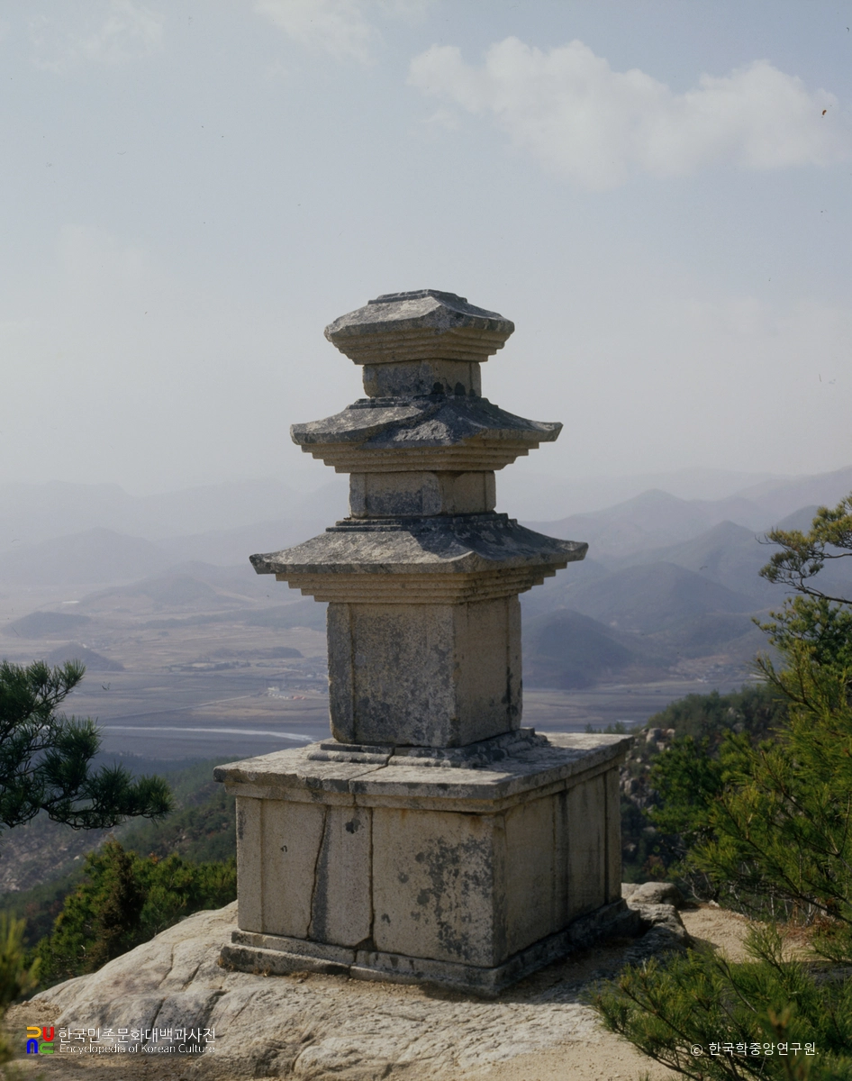 경주 남산 용장사곡 삼층석탑