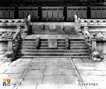 서울 경복궁 근정전 정면 석계