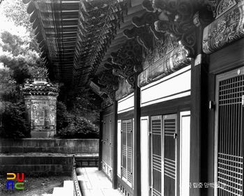 서울 경복궁 교태전 건순각과 굴뚝