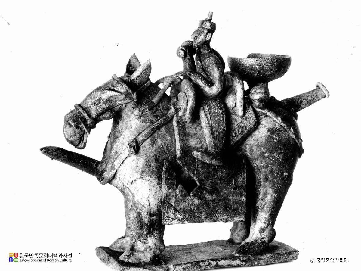 경북 경주 금령총 도제기마인물상 종상