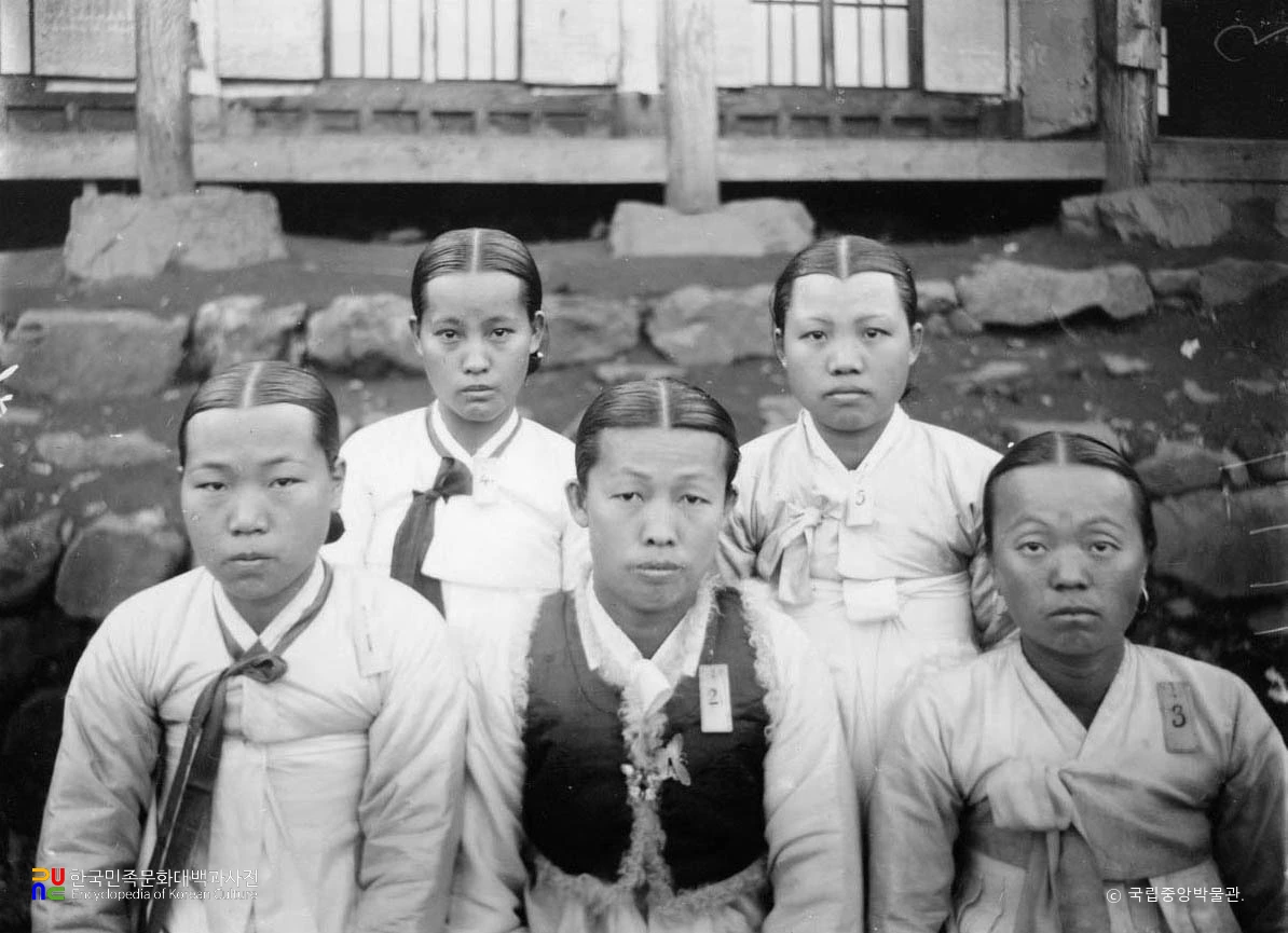 강원도 이천군 여인들의 모습