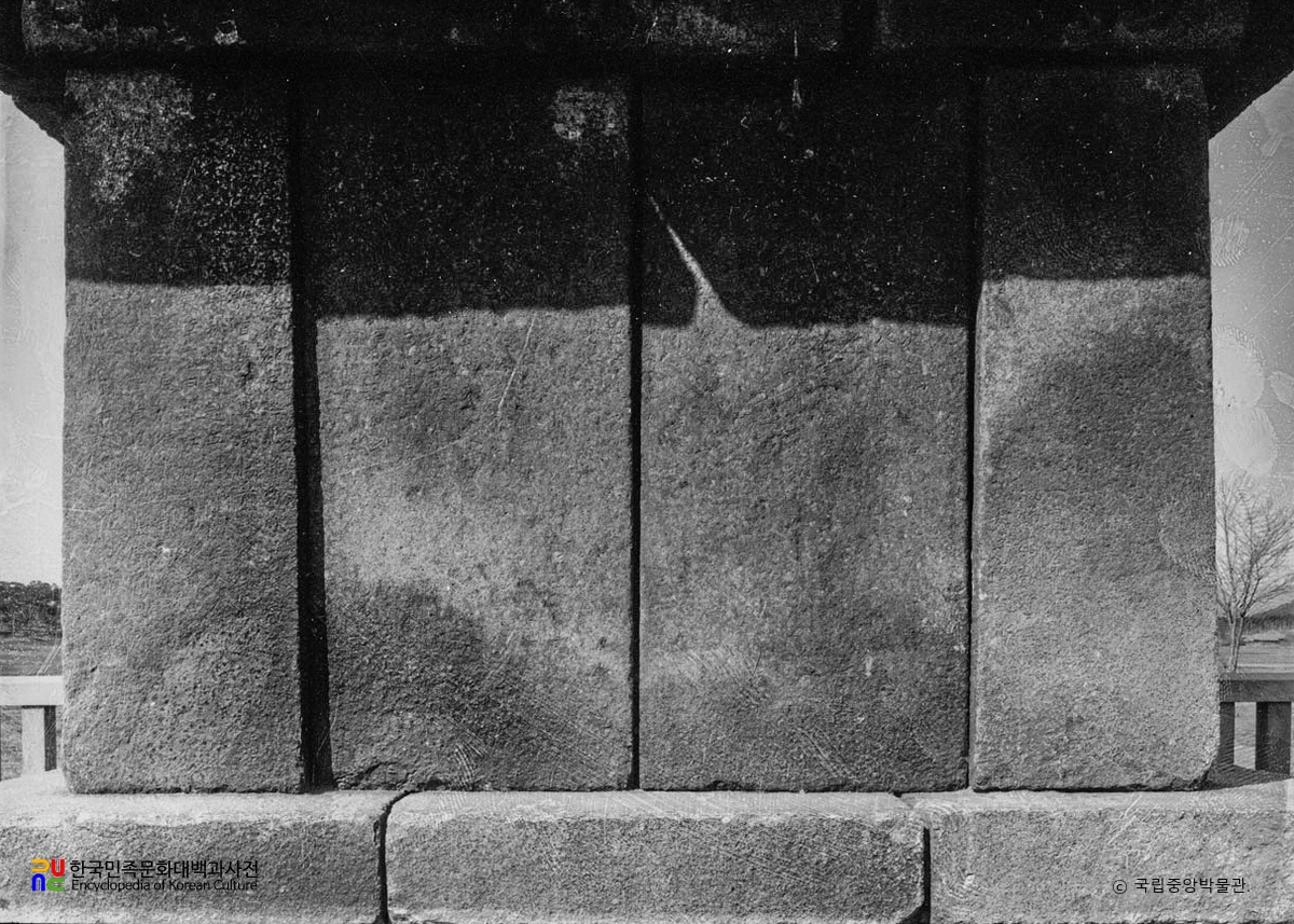 부여 정림사지 오층석탑 좌측면 일층 탑신