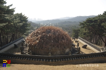 구리 동구릉 중 링케 슬롯 태조 건원릉 능침 후면