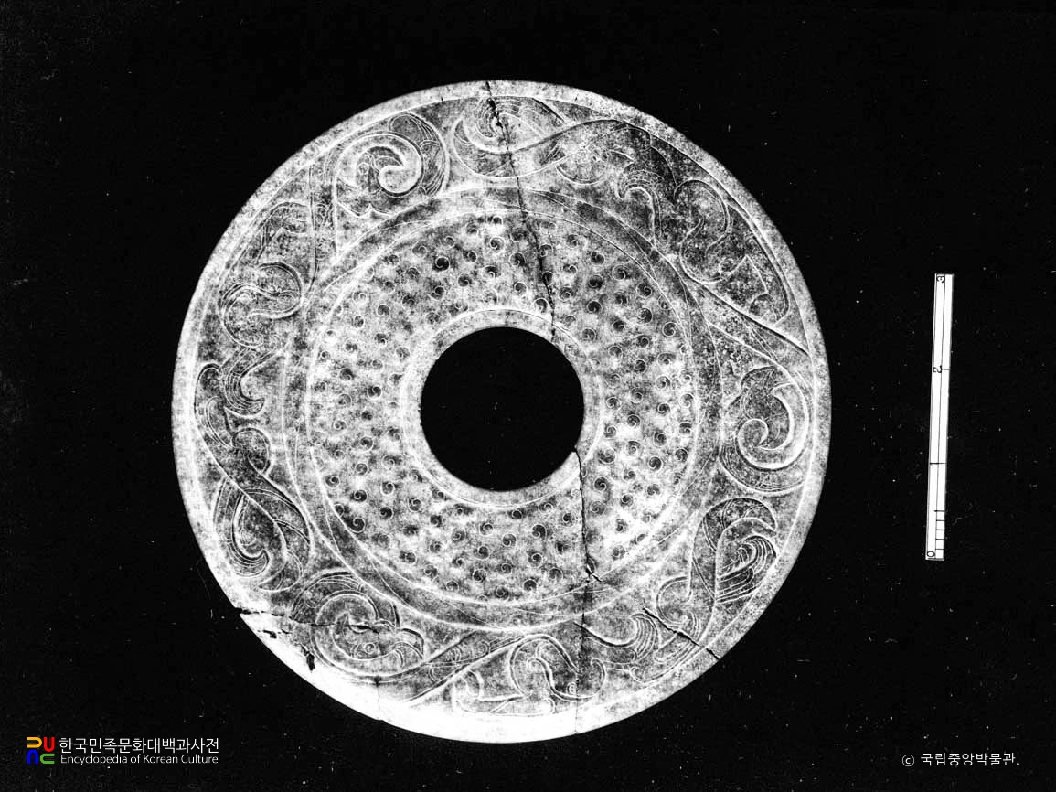 평안남도 대동군 석암동 9호분 출토 벽