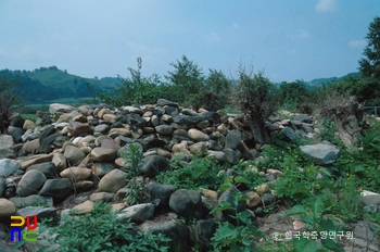 연천 삼곶리 돌무지무덤