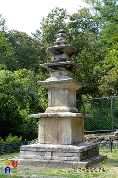 원주 용운사지 삼층석탑 정측면