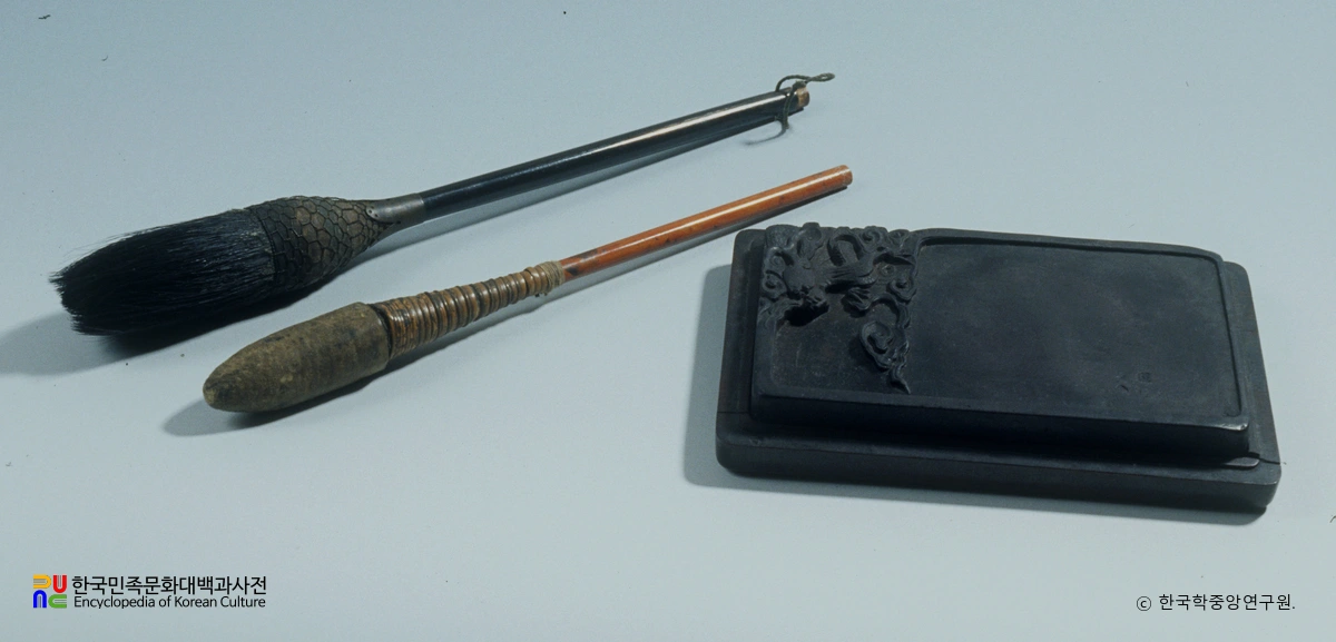 김정희 종가 유물 중 모필과 운룡문단계연