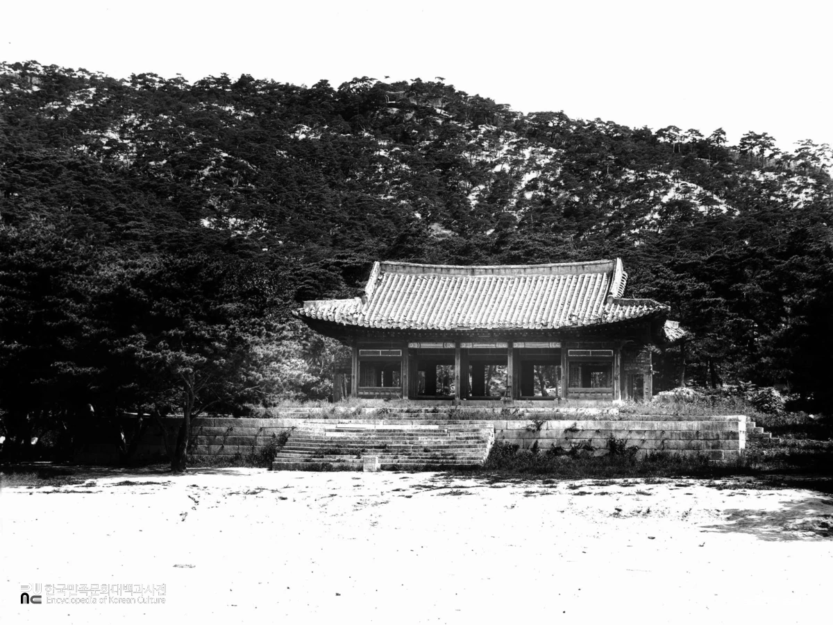 서울 경복궁 중 융문당 전경