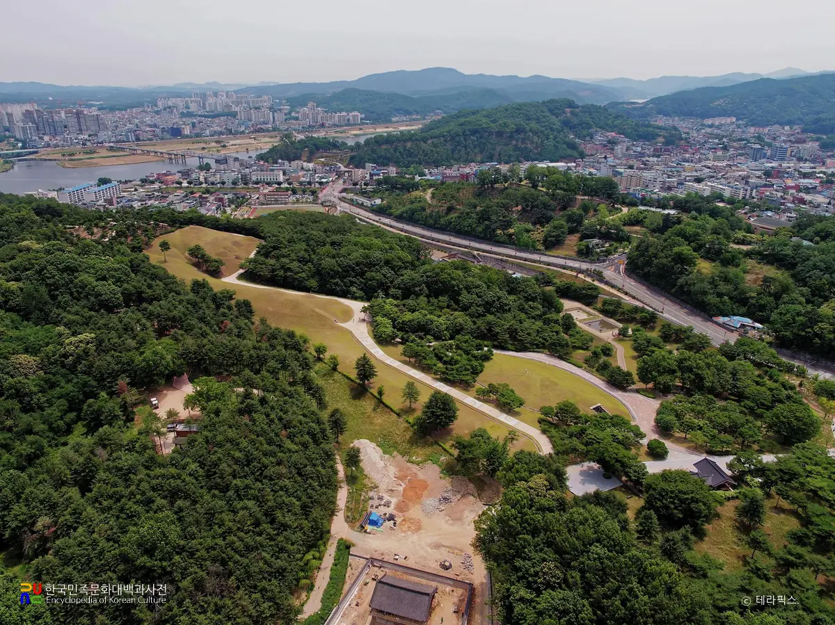 공주송산리고분군 북서면 전경
