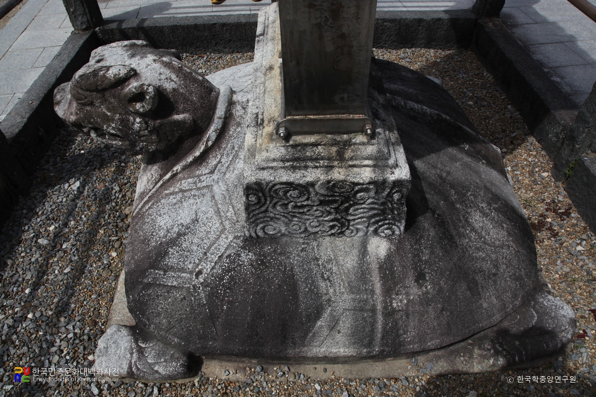 하동 쌍계사 진감선사탑비의 귀부 우측면