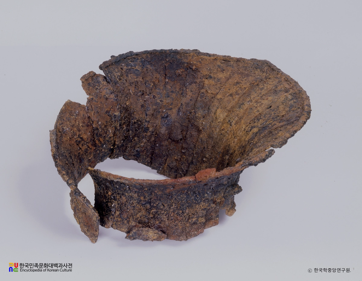 동래 복천동 고분군 출토 경갑