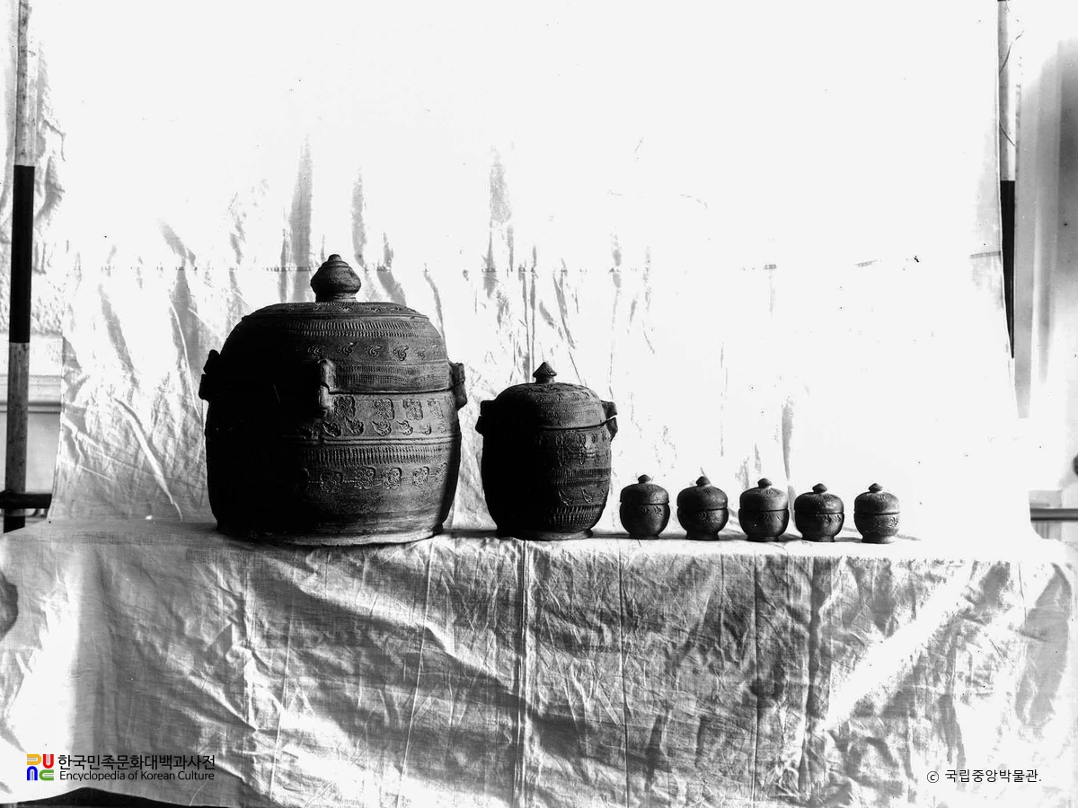 경북 경주 남산 출토 인화문골호