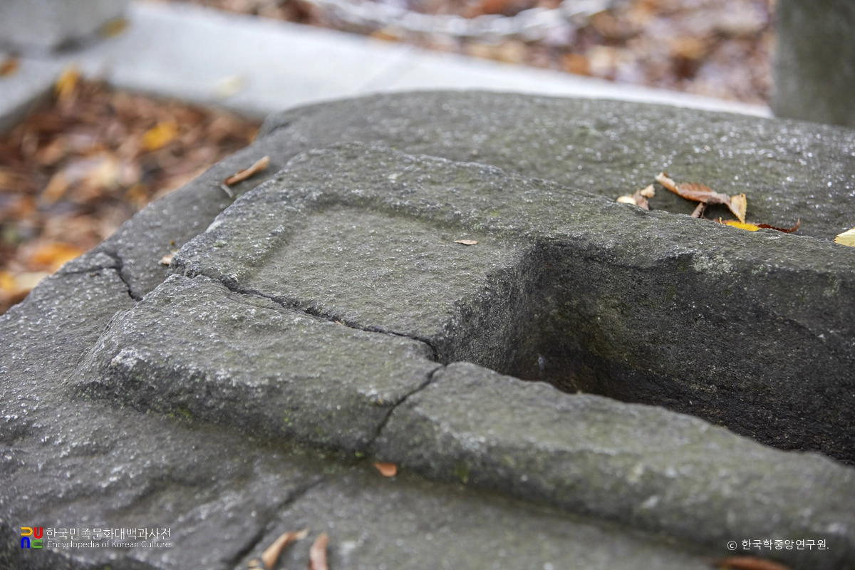 경주 분황사 화쟁국사 비부 상단 부분