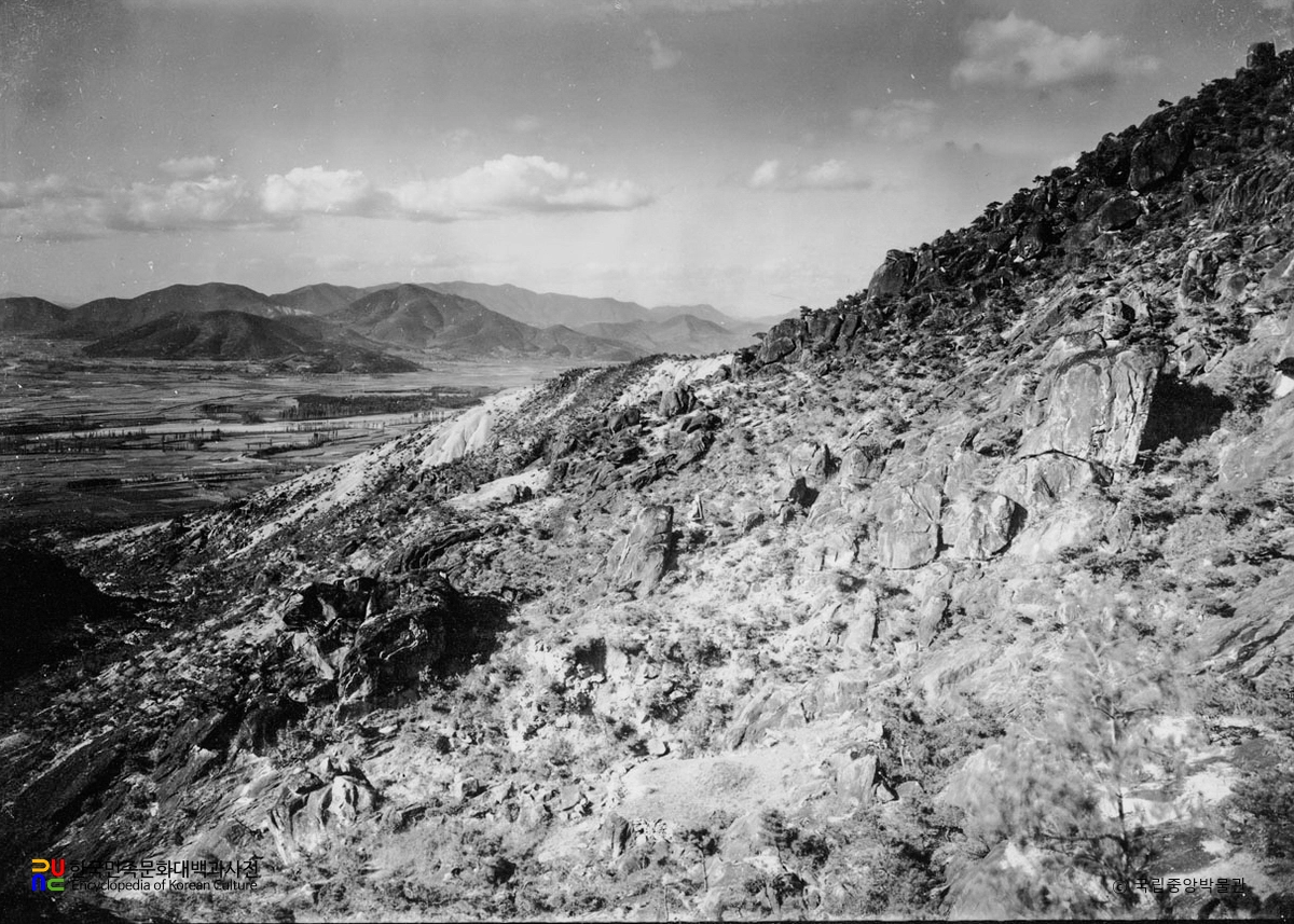 경주 남산 일원 중 삼릉계 폐사지 부근 전경