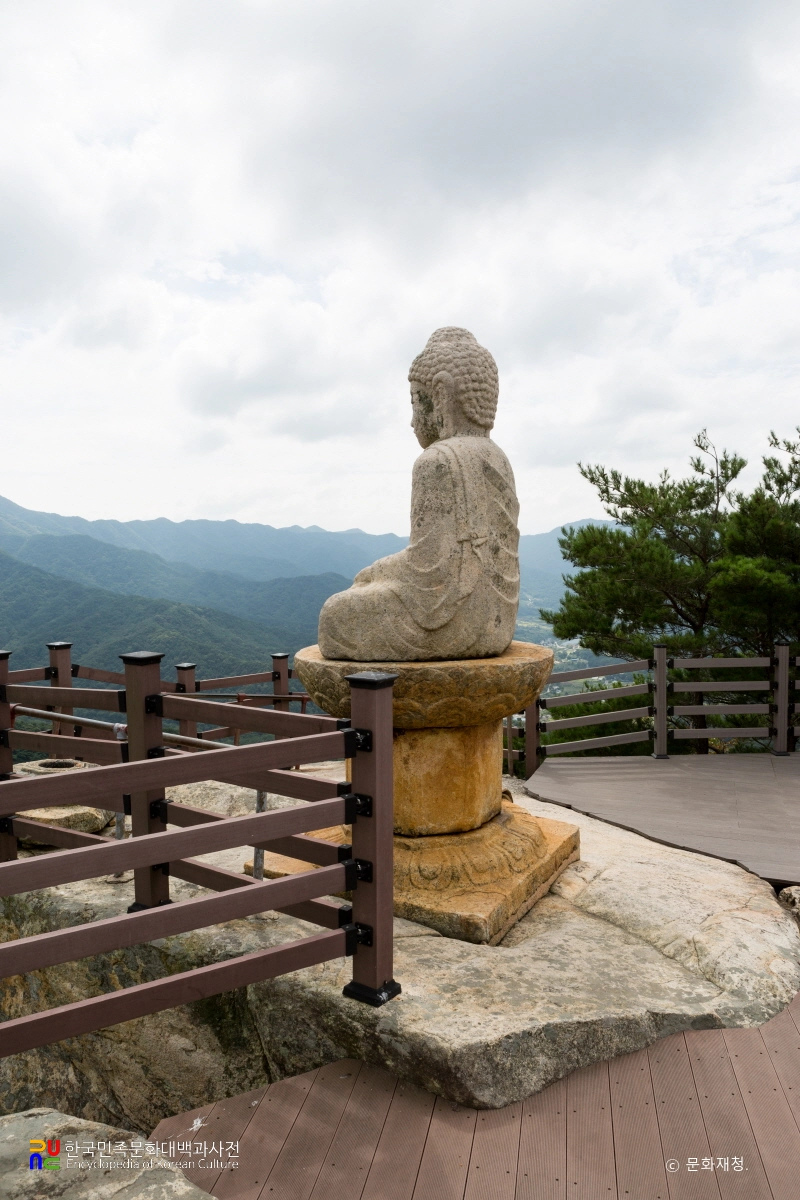 창녕 관룡사 용선대 석조여래좌상의 후면