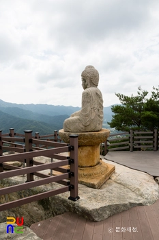 창녕 관룡사 용선대 석조여래좌상의 후면