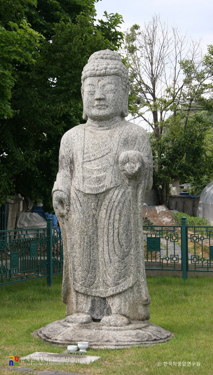 예천 동본리 석조여래입상