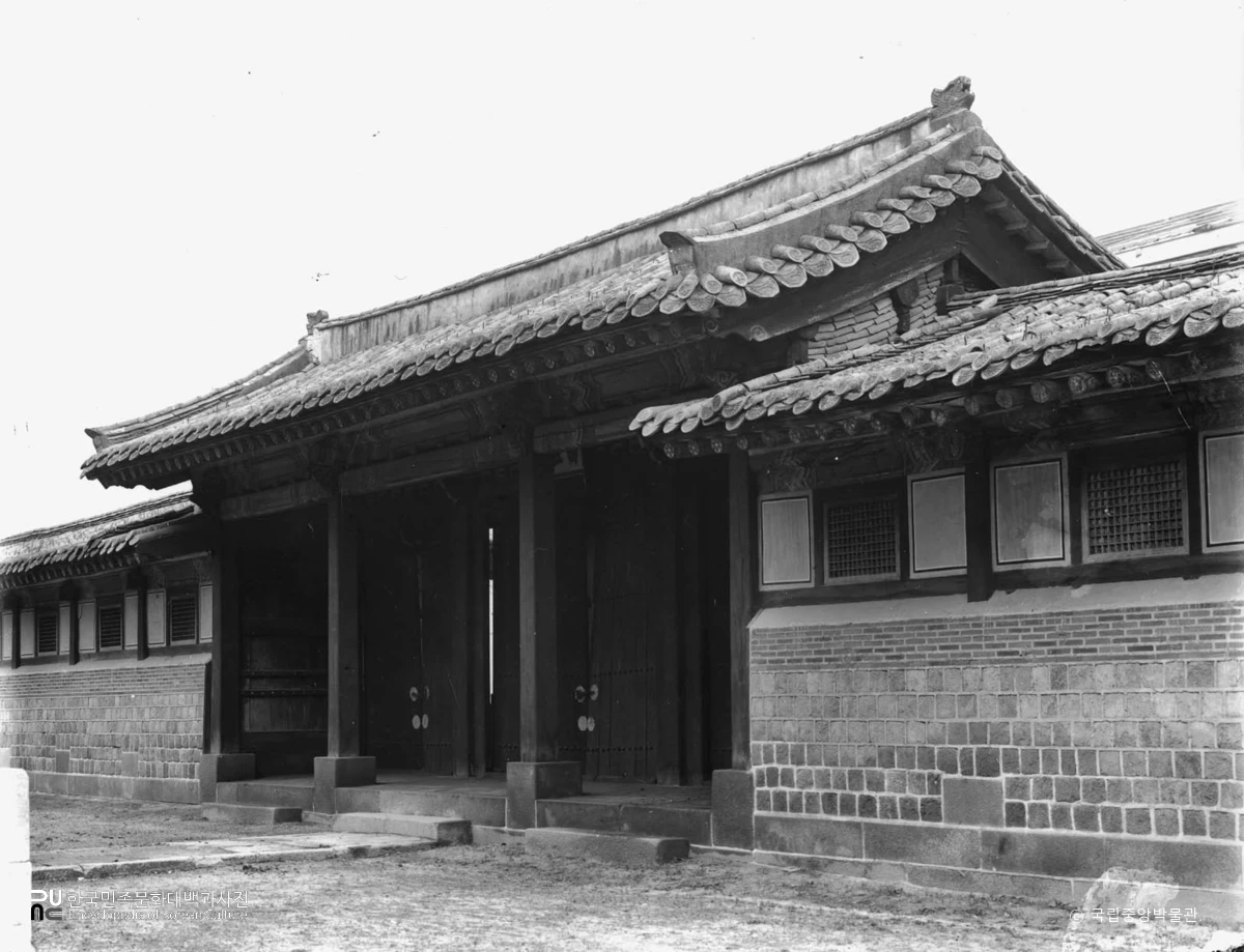 서울 경복궁 향오문 정측면