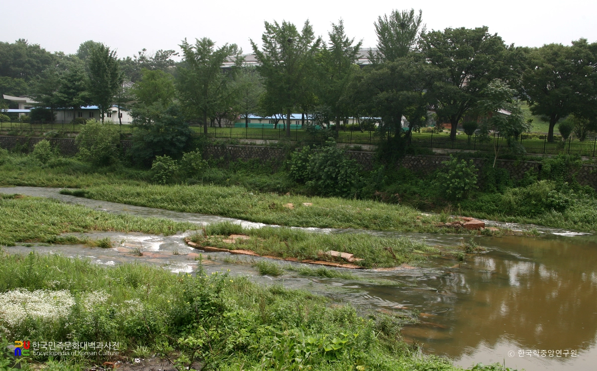 경주 춘양교지와 월정교지 중 춘양교지 기단