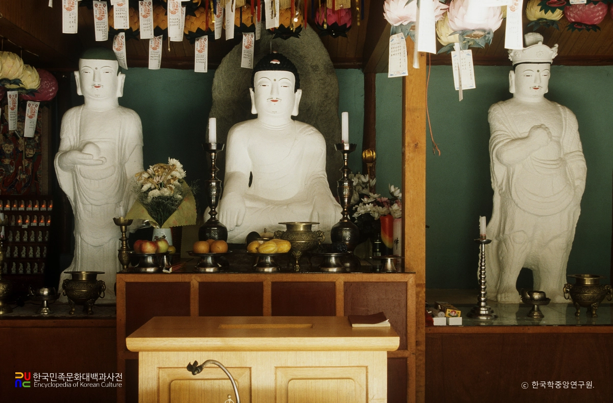 교사리 삼존석불