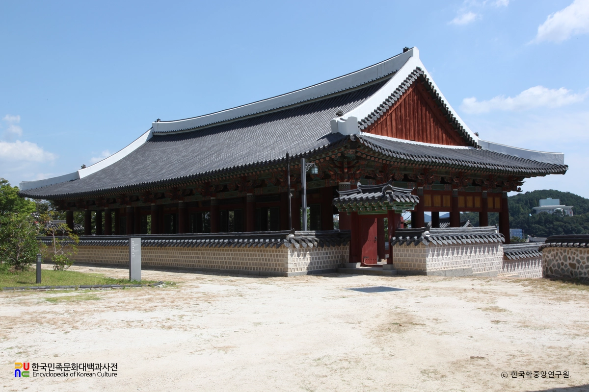 통영 세병관 좌측후면