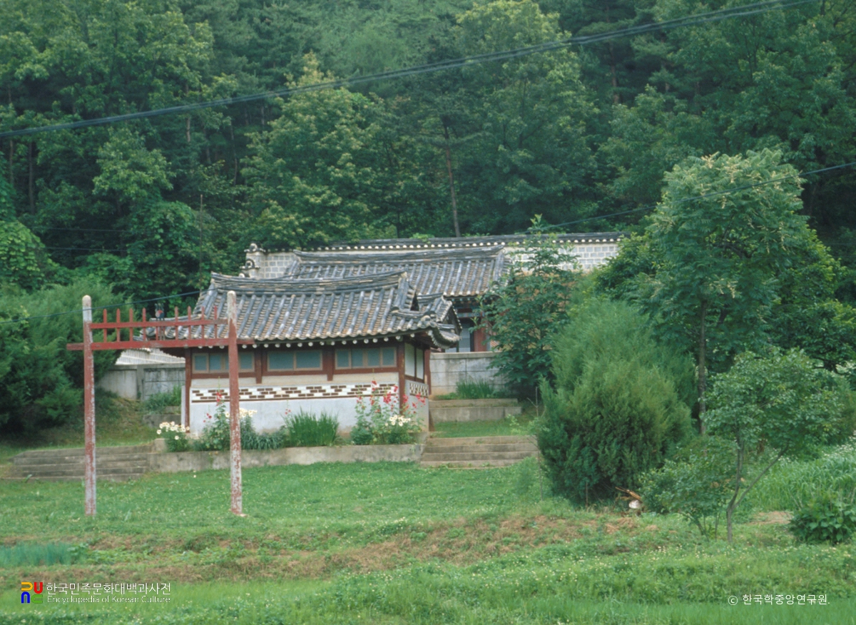 화성 안곡서원 전경