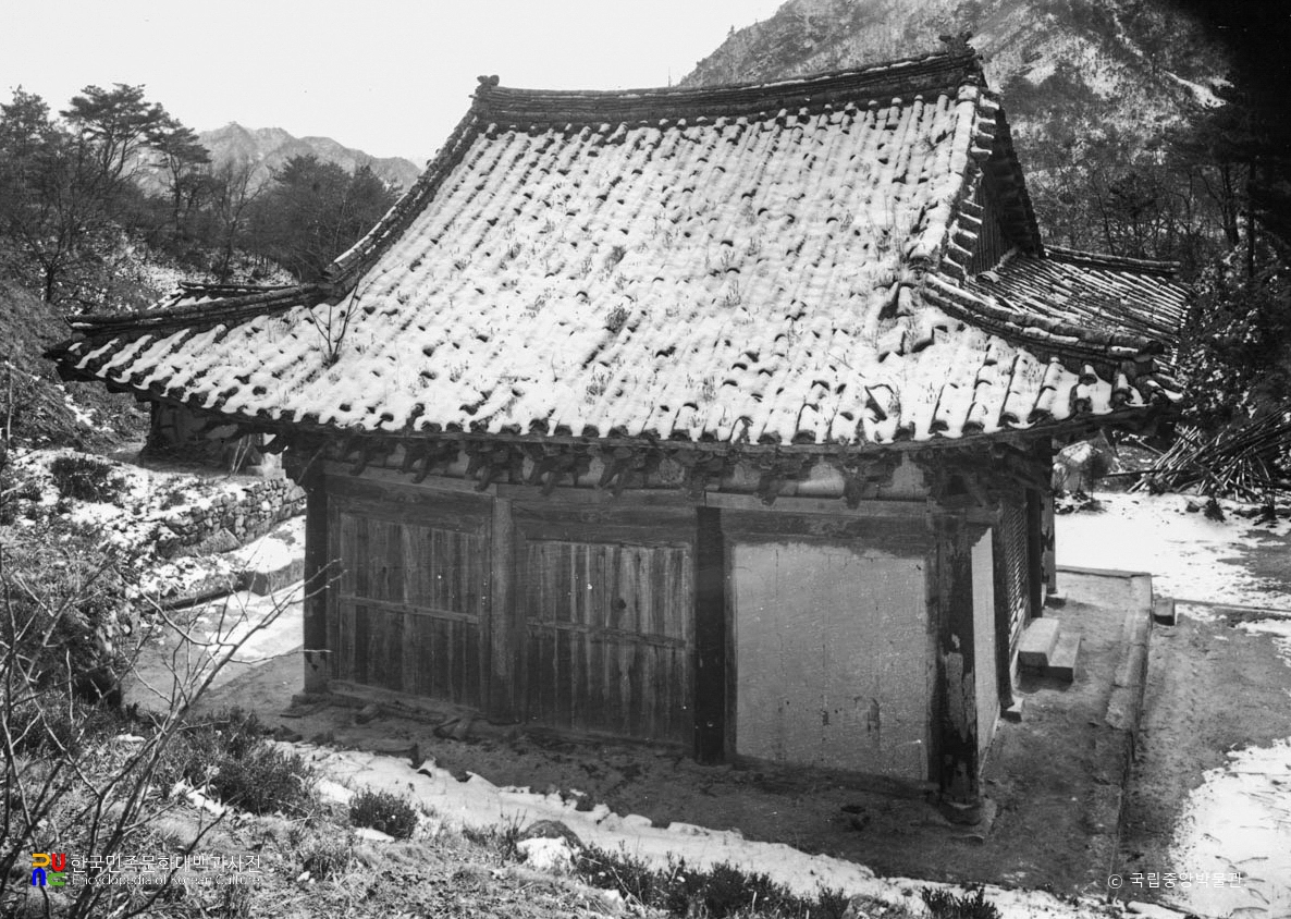 춘천 청평사 극락보전 배면