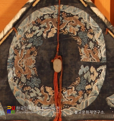 화성 용주사 나무대성인로왕보살번 부분