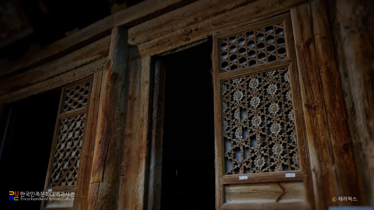 부안 내소사 대웅보전 꽃살창호