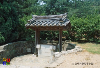 예산 슬롯 커뮤니티 선생 고택 우물 정측면