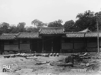 서울 영희전 행각과 솟을대문 전경