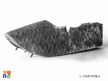 전남 나주 신촌리 고분군 9호분 금동제식리