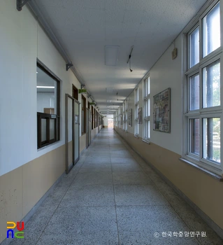 서울 경기상업고등학교 본관 복도