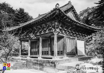 춘천 청평사 극락보전 사면